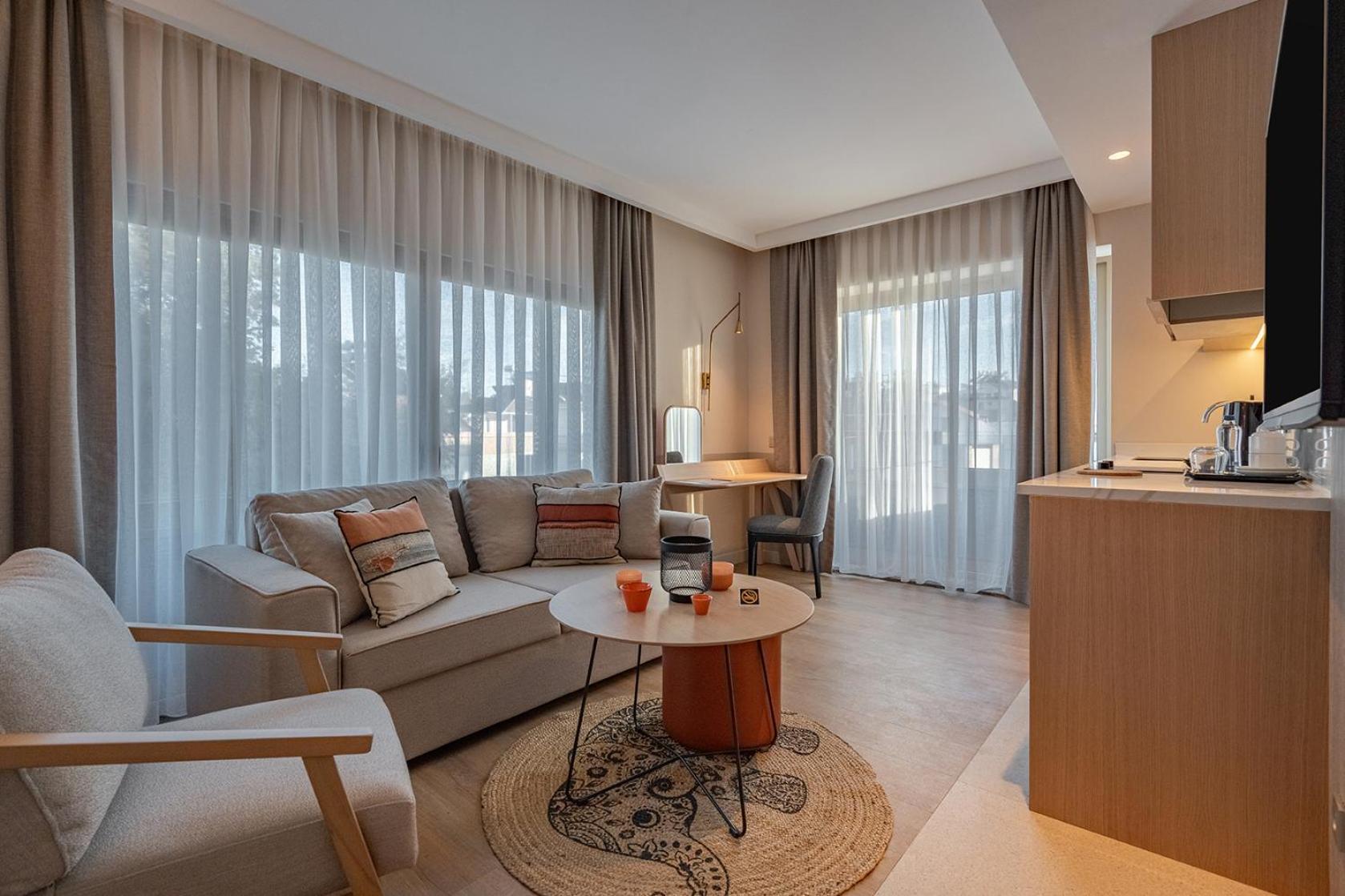 Oli Hotel And Suites Анталия Екстериор снимка