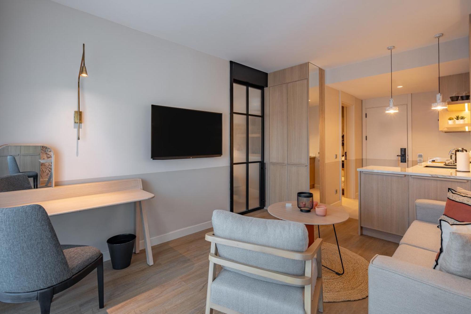 Oli Hotel And Suites Анталия Екстериор снимка